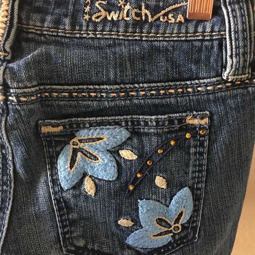 Switch USA Trendy Embroidered Jeans Size 25